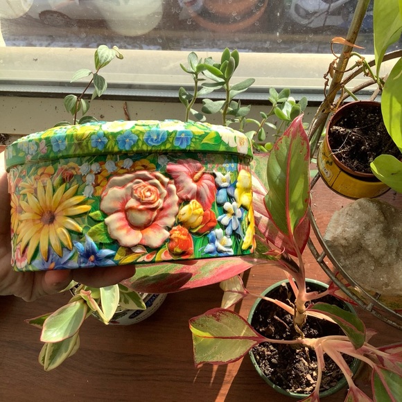 5$ ADD ON⭐️Vintage metal box pastel flowers - Picture 3 of 14